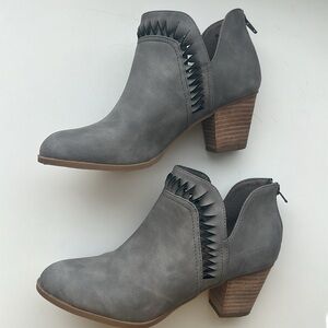 Dolce Vida-Charma, Ankle Bootie size 7.5, Stacked Heal, Fashion Cut Outs, Zip Up